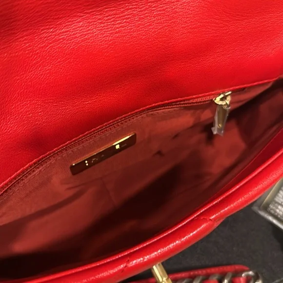 CHANEL 19 red small quilted lamb skin with two tone hardware in excellent cond - Picture 6 of 8